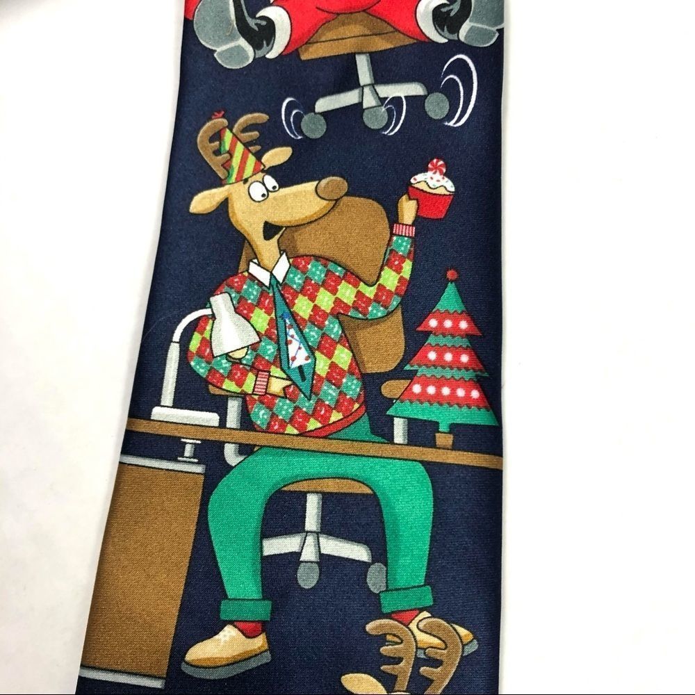 Hallmark Men’s Formal Christmas Santa Reindeer Tie - Picture 4 of 9